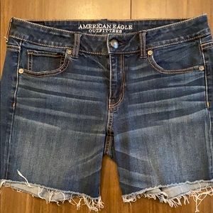 Dark wash AE cut off denim shorts